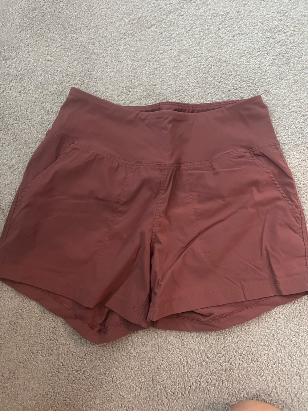 Mountain Hardwear shorts - Picture 2 of 2